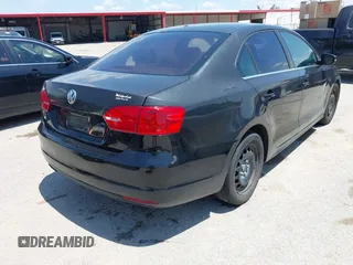 2013 Volkswagen Jetta SE z VIN 3VWDP7AJ4DM394597, wystawiony jako IAAI lot #42704268 z przebiegiem 158 242 mil mil oraz . Historia ofert i sprzedaży dostępna na DreamBid. Obrazek 4.