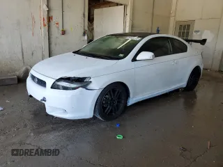 2005 Scion tC z VIN JTKDE177650011368, wystawiony jako Copart lot #56408015 z przebiegiem 165 731 mil mil oraz Szkody całkowita. Historia ofert i sprzedaży dostępna na DreamBid. Obrazek 1.