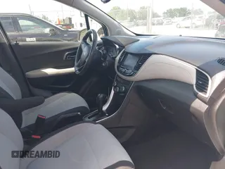 2020 Chevrolet Trax LS z VIN 3GNCJKSB2LL126640, wystawiony jako IAAI lot #42547540 z przebiegiem 86 058 mil mil oraz . Historia ofert i sprzedaży dostępna na DreamBid. Obrazek 5.