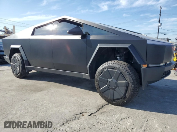 2024 Tesla Cybertruck z VIN 7G2CEHED1RA050360, wystawiony jako Copart lot #50245885 z przebiegiem Nie podano mil oraz Szkoda całkowita • Salvage title. Historia ofert i sprzedaży dostępna na DreamBid. Obrazek 4.