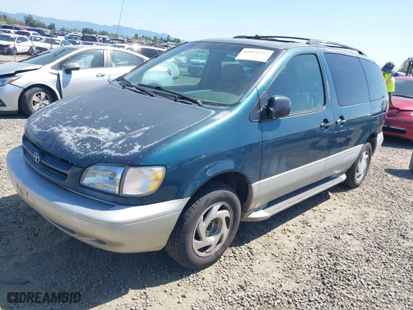 1998 Toyota Sienna LE with VIN 4T3ZF13CXWU023663, listed as a IAAI auction lot 42011727 with 214,972 mi miles. Bid and sale history available at carsss.com. Image 2.