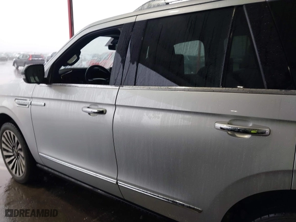 2019 Lincoln Navigator Reserve with VIN 5LMJJ2LTXKEL26583, listed as a IAAI auction lot 41448025 with 80,659 mi miles. Bid and sale history available at carsss.com. Image 15.