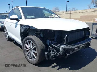 2024 Audi Q5 S line Premium Plus z VIN WA1E2AFY5R2043487, wystawiony jako IAAI lot #41938172 z przebiegiem 19 658 mil mil oraz . Historia ofert i sprzedaży dostępna na DreamBid. Obrazek 6.