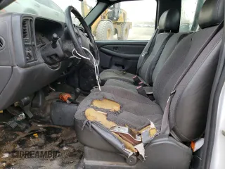 2006 GMC Sierra 3500 WT z VIN 1GDJK34U56E167281, wystawiony jako Copart lot #76955914 z przebiegiem 197 351 mil mil oraz Szkody całkowita. Historia ofert i sprzedaży dostępna na DreamBid. Obrazek 7.