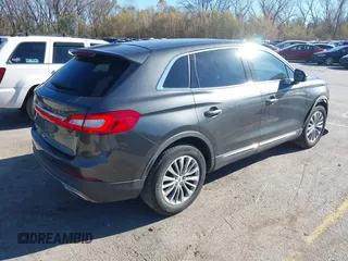 2017 Lincoln MKX Select with VIN 2LMPJ6KR7HBL16225, listed as a IAAI auction lot 40920232 with 105,124 mi miles. Bid and sale history available at carsss.com. Image 4.