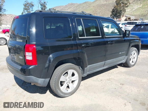 2013 Jeep Patriot Latitude with VIN 1C4NJPFA5DD230031, listed as a IAAI auction lot 41641768 with 153,910 mi miles. Bid and sale history available at carsss.com. Image 4.
