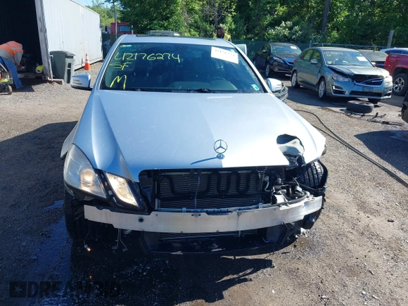 2013 Mercedes-Benz E 350 Luxury z VIN WDDHF5KB8DA670978, wystawiony jako IAAI lot #42176274 z przebiegiem 156 039 mil mil oraz . Historia ofert i sprzedaży dostępna na DreamBid. Obrazek 12.