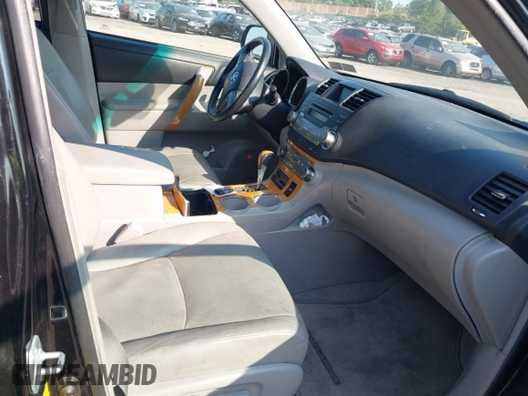 2008 Toyota Highlander Limited z VIN JTEEW44A382008801, wystawiony jako IAAI lot #42423027 z przebiegiem 191 384 mil mil oraz . Historia ofert i sprzedaży dostępna na DreamBid. Obrazek 5.