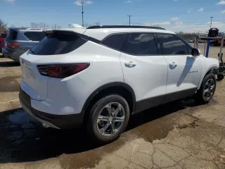 2024 Chevrolet Blazer LT z VIN 3GNKBCR49RS277852, wystawiony jako Copart lot #52954735 z przebiegiem 5 567 mil mil oraz Szkoda całkowita • Salvage title. Historia ofert i sprzedaży dostępna na DreamBid. Obrazek 3.