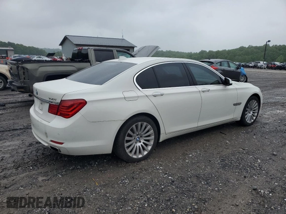 2012 BMW 7 Series 750i z VIN WBAKA8C51CCY37495, wystawiony jako Copart lot #56914295 z przebiegiem 126 697 mil mil oraz Czysty tytuł • Clean title. Historia ofert i sprzedaży dostępna na DreamBid. Obrazek 3.