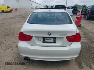 2009 BMW 3 Series 328i with VIN WBAPH77559NL83531, listed as a IAAI auction lot 41968727 with 159,755 mi miles. Bid and sale history available at carsss.com. Image 17.