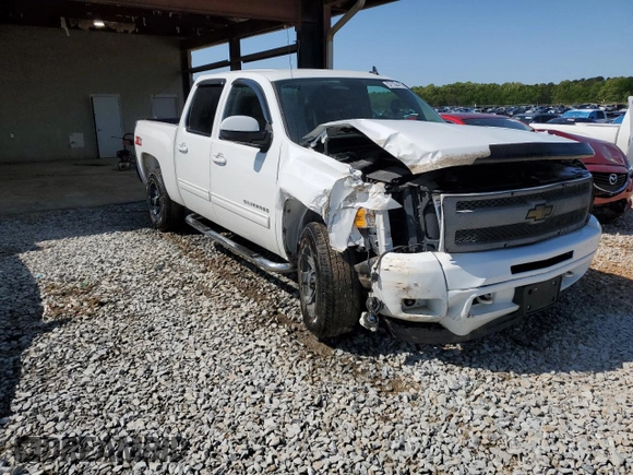 2010 Chevrolet Silverado 1500 LT with VIN 3GCRCSE03AG165766, listed as a Copart auction lot 52150475 with 132,253 mi miles and Salvage Title. Bid and sale history available at DreamBid. Image 4.