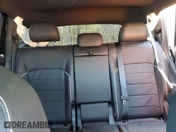 2024 Volkswagen Tiguan SEL R-Line with VIN 3VV4B7AX5RM118962, listed as a Copart auction lot 49692685 with 15,320 mi miles and Clean title. Bid and sale history available at DreamBid. Image 10.
