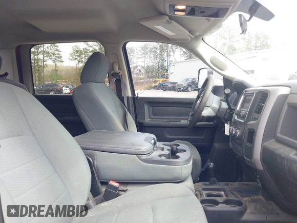 2017 Ram 2500 Tradesman z VIN 3C6UR5CJ0HG693742, wystawiony jako IAAI lot #41802810 z przebiegiem 112 288 mil mil oraz . Historia ofert i sprzedaży dostępna na DreamBid. Obrazek 5.