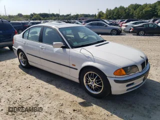 2000 BMW 3 Series 323i with VIN WBAAM334XYFP71435, listed as a Copart auction lot 69634204 with 95,154 mi miles and Clean Title. Bid and sale history available at carsss.com. Image 4.