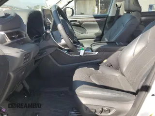 2023 Toyota Highlander L z VIN 5TDKDRAH4PS024217, wystawiony jako Copart lot #56317795 z przebiegiem 12 036 mil mil oraz Szkoda całkowita • Salvage title. Historia ofert i sprzedaży dostępna na DreamBid. Obrazek 7.