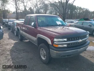1999 Chevrolet Silverado 2500 LS with VIN 1GCGK29U0XZ177843, listed as a IAAI auction lot 41854970 with 204,024 mi miles. Bid and sale history available at carsss.com. Image 1.