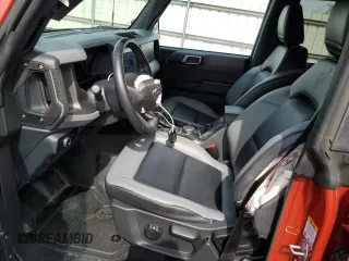 2024 Ford Bronco Big Bend z VIN 1FMDE7BH7RLA10353, wystawiony jako Copart lot #54209345 z przebiegiem 10 606 mil mil oraz Szkoda całkowita • Salvage title. Historia ofert i sprzedaży dostępna na DreamBid. Obrazek 7.