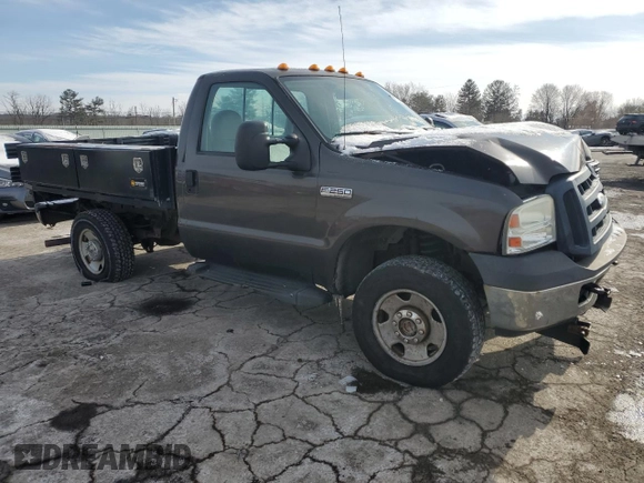 2007 Ford F-250 XL with VIN 1FTNF21597EA76663, listed as a Copart auction lot 41736475 with 163,956 mi miles and Salvage Title. Bid and sale history available at DreamBid. Image 4.