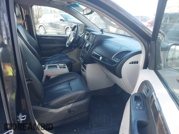 2012 Chrysler Town & Country Touring with VIN 2C4RC1BG0CR212650, listed as a IAAI auction lot 41447272 with 231,658 mi miles. Bid and sale history available at carsss.com. Image 5.