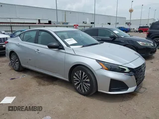 2024 Nissan Altima SV z VIN 1N4BL4DV7RN374415, wystawiony jako IAAI lot #42391991 z przebiegiem 35 999 mil mil oraz . Historia ofert i sprzedaży dostępna na DreamBid. Obrazek 1.