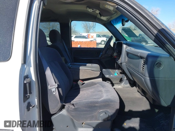 2001 Chevrolet Silverado 2500 with VIN 1GCGK29U81Z218548, listed as a IAAI auction lot 41442231 with 209,009 mi miles. Bid and sale history available at carsss.com. Image 5.