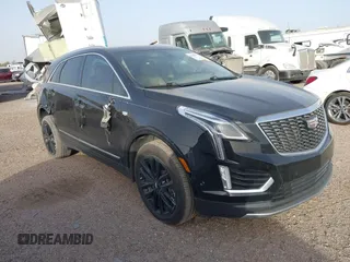 2023 Cadillac XT5 Premium Luxury AWD z VIN 1GYKNERS9PZ124408, wystawiony jako IAAI lot #41661872 z przebiegiem 31 295 mil mil oraz . Historia ofert i sprzedaży dostępna na DreamBid. Obrazek 1.