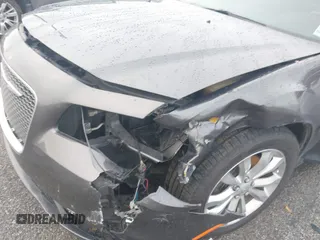 2019 Chrysler 300 Limited with VIN 2C3CCAKG5KH594978, listed as a IAAI auction lot 41261006 with 184,890 mi miles. Bid and sale history available at carsss.com. Image 6.