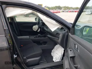 2025 Nissan Rogue S z VIN 5N1BT3AB2SC833281, wystawiony jako IAAI lot #42410948 z przebiegiem 1 389 mil mil oraz . Historia ofert i sprzedaży dostępna na DreamBid. Obrazek 5.