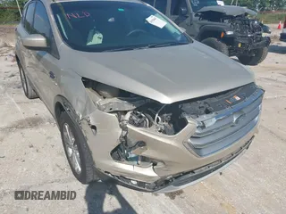 2017 Ford Escape SE z VIN 1FMCU0GD8HUC60074, wystawiony jako IAAI lot #41918443 z przebiegiem 85 787 mil mil oraz . Historia ofert i sprzedaży dostępna na DreamBid. Obrazek 6.