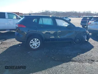 2024 Toyota Corolla Cross L z VIN 7MUAAAAG1RV101003, wystawiony jako IAAI lot #41838801 z przebiegiem 6786 mil mil oraz . Historia ofert i sprzedaży dostępna na DreamBid. Obrazek 13.