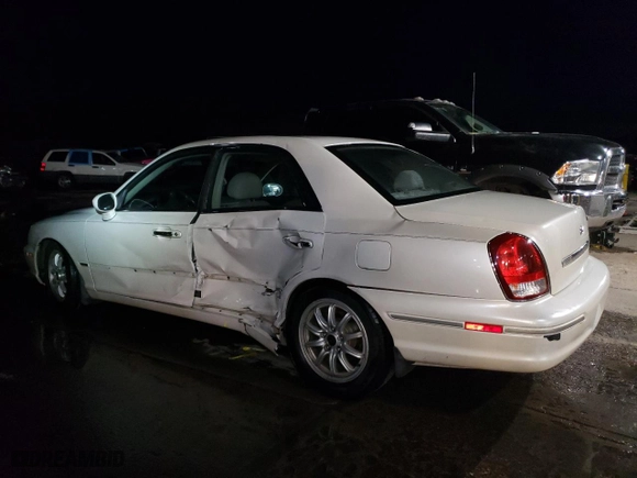 2002 Hyundai XG350 L with VIN KMHFU45E42A217215, listed as a Copart auction lot 84450314 with 179,904 mi miles and Salvage Title. Bid and sale history available at carsss.com. Image 2.