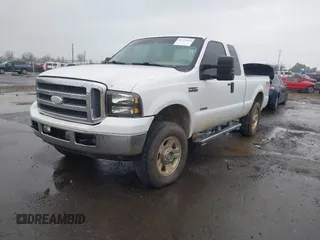 2007 Ford F-250 XL z VIN 1FTSX21P17EA71376, wystawiony jako IAAI lot #41729993 z przebiegiem 262 396 mil mil oraz . Historia ofert i sprzedaży dostępna na DreamBid. Obrazek 17.
