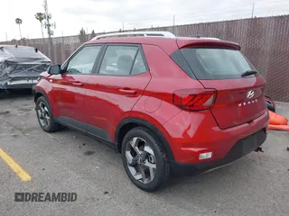 2024 Hyundai Venue SEL z VIN KMHRC8A38RU311795, wystawiony jako IAAI lot #42057265 z przebiegiem 5485 mil mil oraz . Historia ofert i sprzedaży dostępna na DreamBid. Obrazek 3.