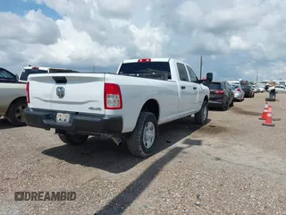 2022 Ram 2500 Tradesman with VIN 3C6UR5HJ4NG345415, listed as a IAAI auction lot 42565756 with 131,495 mi miles and . Bid and sale history available at DreamBid. Image 4.