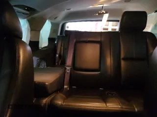 2013 Chevrolet Tahoe LT z VIN 1GNSKBE01DR332478, wystawiony jako Copart lot #51455625 z przebiegiem 143 541 mil mil oraz Czysty tytuł • Clean title. Historia ofert i sprzedaży dostępna na DreamBid. Obrazek 10.
