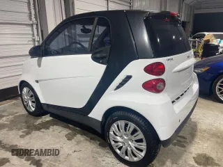 2012 Smart fortwo Pure z VIN WMEEJ3BA5CK540092, wystawiony jako Copart lot #51878135 z przebiegiem 59 356 mil mil oraz Szkody całkowita. Historia ofert i sprzedaży dostępna na DreamBid. Obrazek 3.