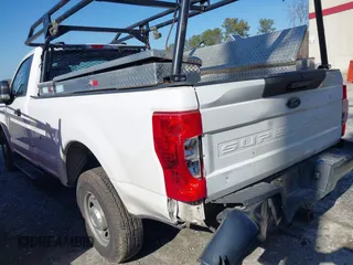 2020 Ford F-250 XL z VIN 1FTBF2A68LED11169, wystawiony jako IAAI lot #41415527 z przebiegiem 68 232 mil mil oraz . Historia ofert i sprzedaży dostępna na DreamBid. Obrazek 3.