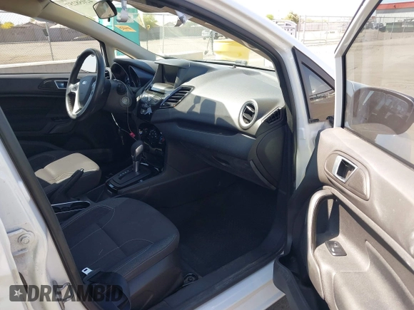 2014 Ford Fiesta SE z VIN 3FADP4BJ3EM183267, wystawiony jako IAAI lot #42058257 z przebiegiem 57 872 mil mil oraz . Historia ofert i sprzedaży dostępna na DreamBid. Obrazek 5.
