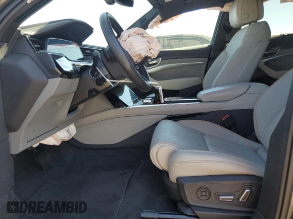 2024 Audi Q8 e-tron Prestige z VIN WA16ABGE2RB006933, wystawiony jako Copart lot #72645354 z przebiegiem 8 794 mil mil oraz Szkoda całkowita • Salvage title. Historia ofert i sprzedaży dostępna na DreamBid. Obrazek 7.