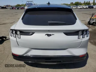 2022 Ford Mustang Mach-E Premium с VIN 3FMTK3R76NMA30130, выставлен на аукционе Copart как лот 58601735 с пробегом 76 466 миль миль и Списание • Salvage title. История ставок и продаж доступна на DreamBid. Изображение 6.