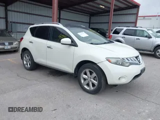 2010 Nissan Murano SL z VIN JN8AZ1MW2AW136230, wystawiony jako IAAI lot #42251442 z przebiegiem 193 583 mil mil oraz . Historia ofert i sprzedaży dostępna na DreamBid. Obrazek 1.