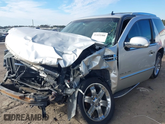 2010 Cadillac Escalade z VIN 1GYUCAEF9AR180758, wystawiony jako IAAI lot #41419380 z przebiegiem 201 784 mil mil oraz . Historia ofert i sprzedaży dostępna na DreamBid. Obrazek 6.