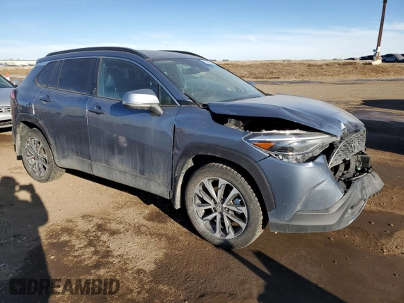 2022 Toyota Corolla Cross XLE z VIN 7MUDAABG5NV034976, wystawiony jako Copart lot #42742615 z przebiegiem 24 642 mil mil oraz Szkoda całkowita • Salvage title. Historia ofert i sprzedaży dostępna na DreamBid. Obrazek 4.