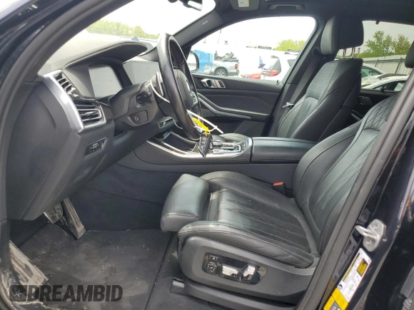 2023 BMW X5 xDrive45e z VIN 5UXTA6C01P9R61137, wystawiony jako Copart lot #56458155 z przebiegiem 27 501 mil mil oraz Szkoda całkowita • Salvage title. Historia ofert i sprzedaży dostępna na DreamBid. Obrazek 7.