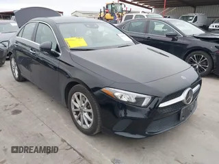 2020 Mercedes-Benz A 220 z VIN W1K3G4FB8LJ215333, wystawiony jako IAAI lot #41401235 z przebiegiem 68 340 mil mil oraz . Historia ofert i sprzedaży dostępna na DreamBid. Obrazek 1.