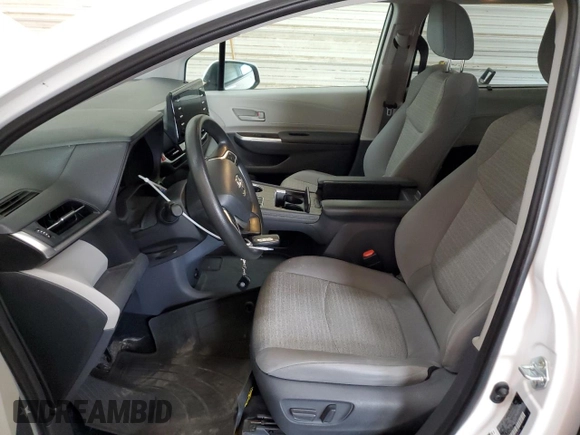 2021 Toyota Sienna LE z VIN 5TDKSKFC7MS023634, wystawiony jako Copart lot #61914675 z przebiegiem 87 980 mil mil oraz Szkoda całkowita • Salvage title. Historia ofert i sprzedaży dostępna na DreamBid. Obrazek 7.