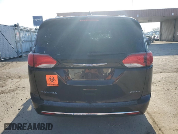 2018 Chrysler Pacifica Limited z VIN 2C4RC1GG4JR212365, wystawiony jako Copart lot #50052575 z przebiegiem Nie podano mil oraz Szkody całkowita. Historia ofert i sprzedaży dostępna na DreamBid. Obrazek 6.