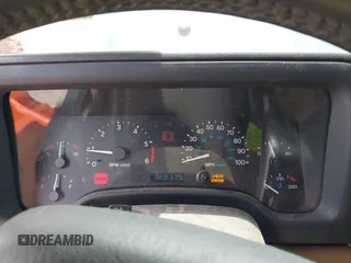 1999 Jeep Wrangler Sahara z VIN 1J4FY49S7XP442719, wystawiony jako IAAI lot #42506510 z przebiegiem 188 175 mil mil oraz . Historia ofert i sprzedaży dostępna na DreamBid. Obrazek 7.