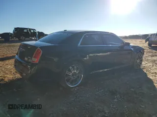 2013 Chrysler 300 S z VIN 2C3CCABG2DH527578, wystawiony jako Copart lot #81095624 z przebiegiem 217 456 mil mil oraz Szkoda całkowita • Salvage title. Historia ofert i sprzedaży dostępna na DreamBid. Obrazek 3.